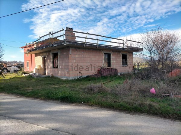 casale in vendita a Collecorvino in zona Congiunti