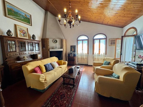 casa indipendente in vendita a Collecorvino