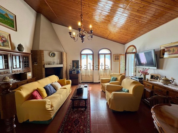 casa indipendente in vendita a Collecorvino