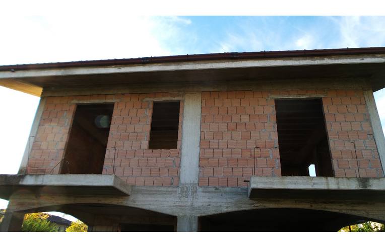 casa indipendente in vendita a Collecorvino in zona Barberi