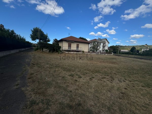 casa indipendente in vendita a Collecorvino