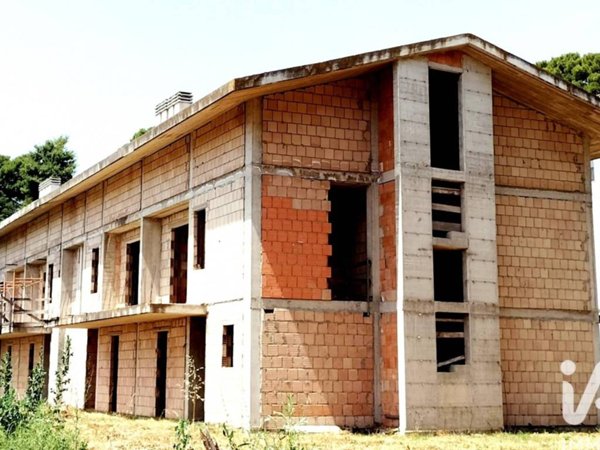 casa indipendente in vendita a Collecorvino