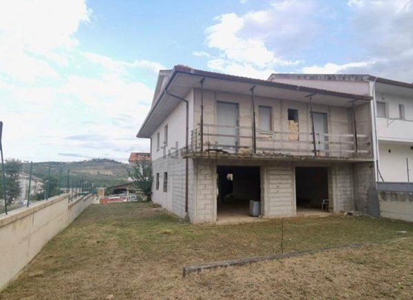 appartamento in vendita a Collecorvino in zona Barberi