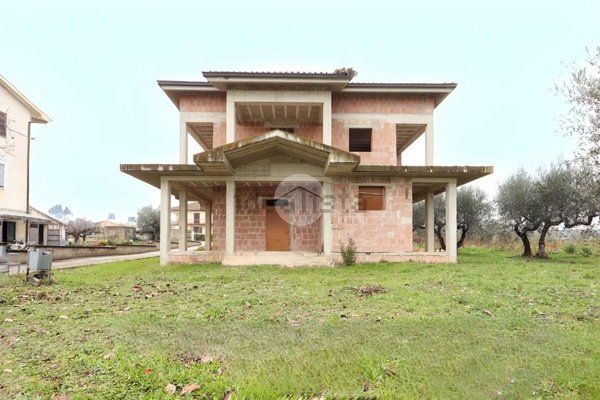 casa indipendente in vendita a Collecorvino