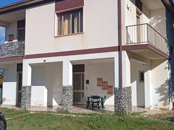 casa indipendente in vendita a Collecorvino