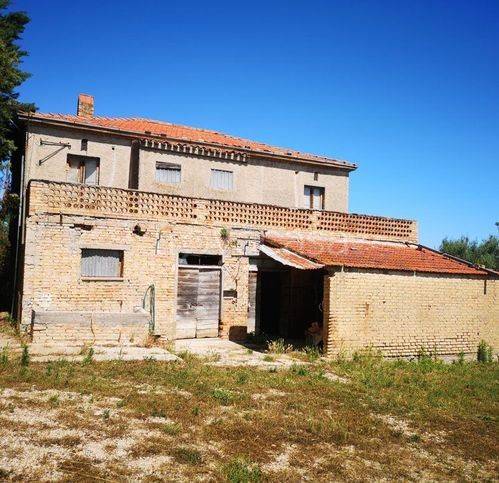casa indipendente in vendita a Collecorvino