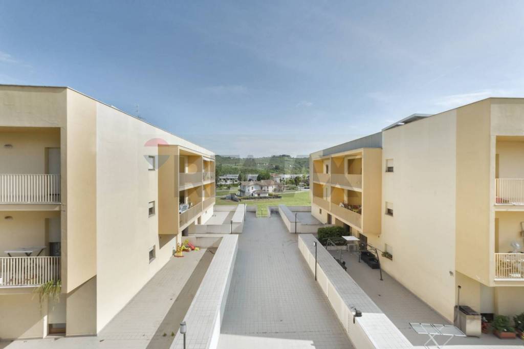 appartamento in vendita a Collecorvino in zona Barberi