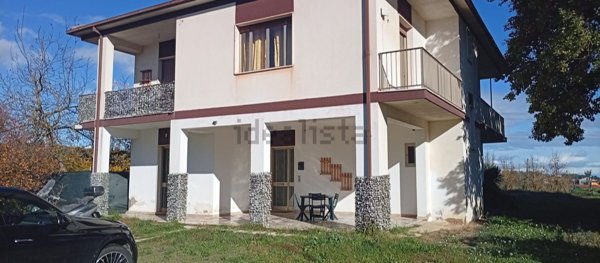 casa indipendente in vendita a Collecorvino