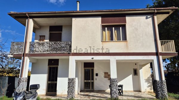 casa indipendente in vendita a Collecorvino