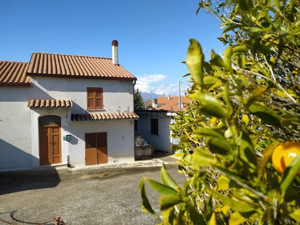 casa indipendente in vendita a Collecorvino