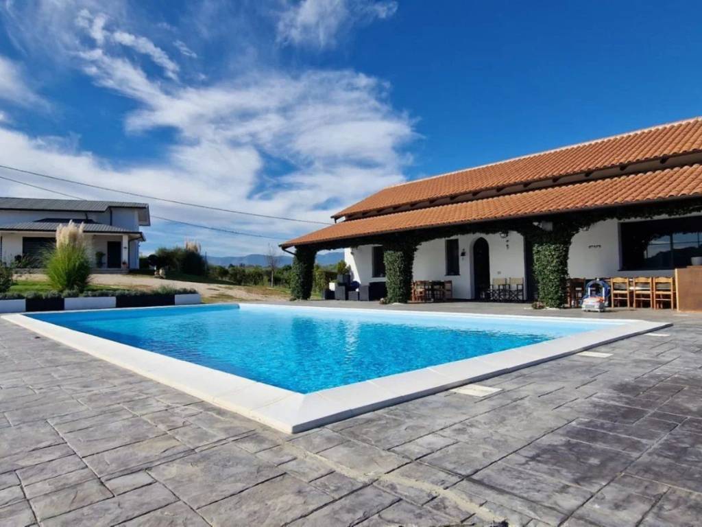 casa indipendente in vendita a Collecorvino in zona Congiunti