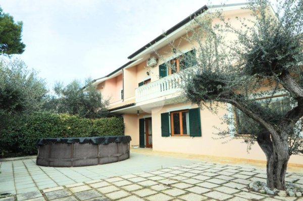 casa indipendente in vendita a Collecorvino in zona Barberi