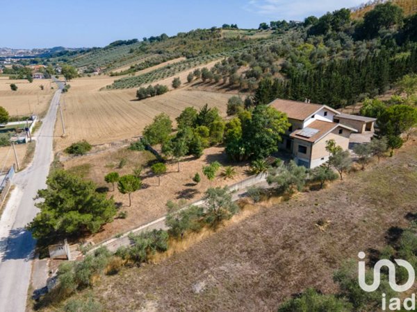 casa indipendente in vendita a Collecorvino