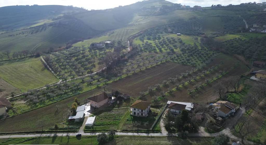 casa indipendente in vendita a Collecorvino