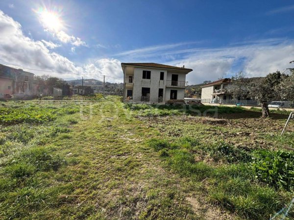 casa indipendente in vendita a Collecorvino in zona Campotino