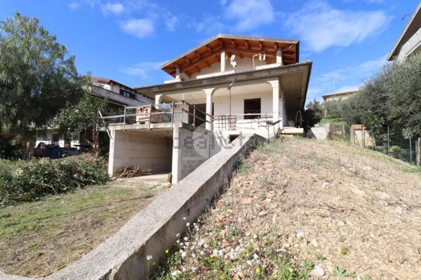 pentavano in vendita a Collecorvino