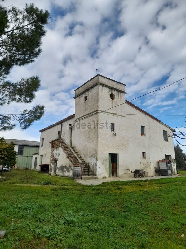 casale in vendita a Collecorvino in zona Torre