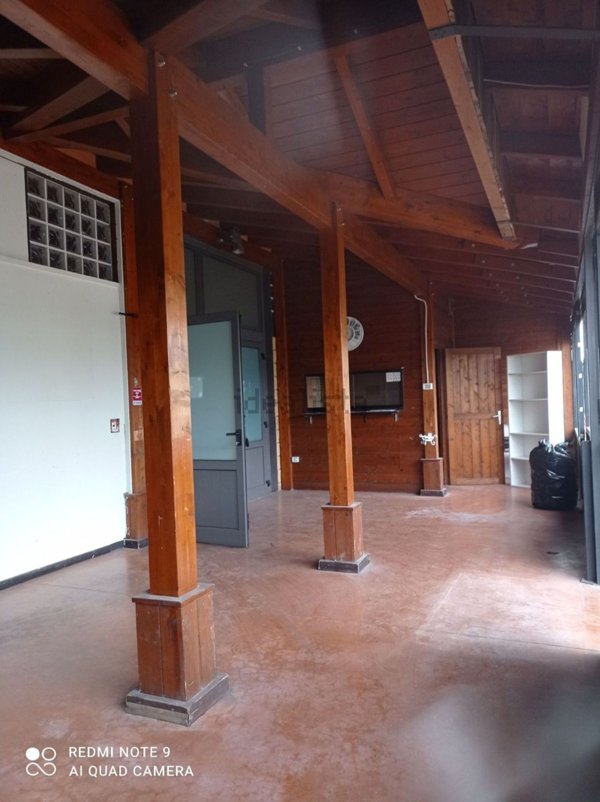 locale commerciale in vendita a Collecorvino