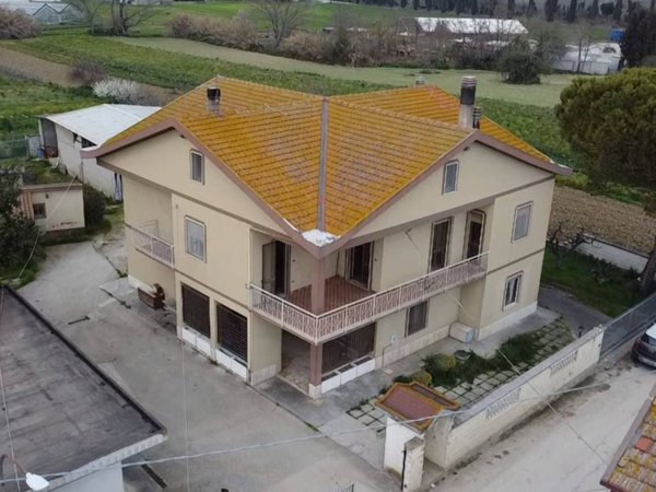 casa semindipendente in vendita a Collecorvino in zona Congiunti