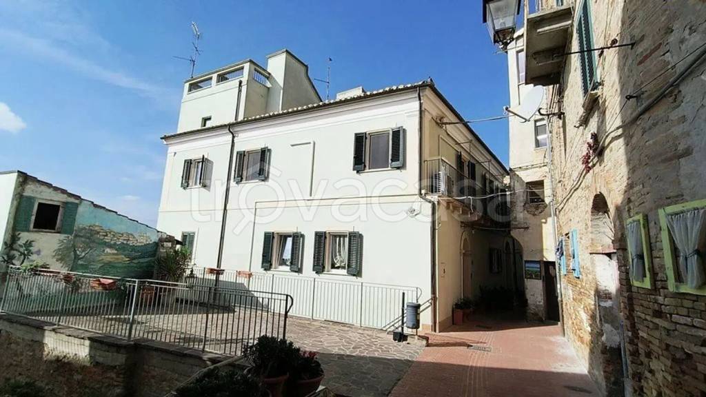 casa indipendente in vendita a Collecorvino