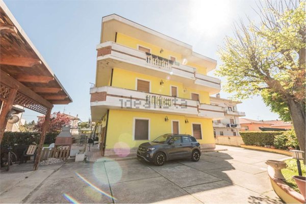appartamento in vendita a Collecorvino in zona Santa Maria