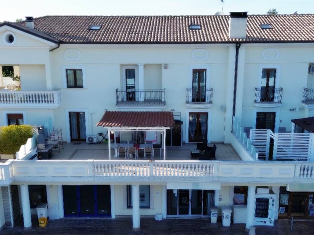 appartamento in vendita a Collecorvino in zona Barberi