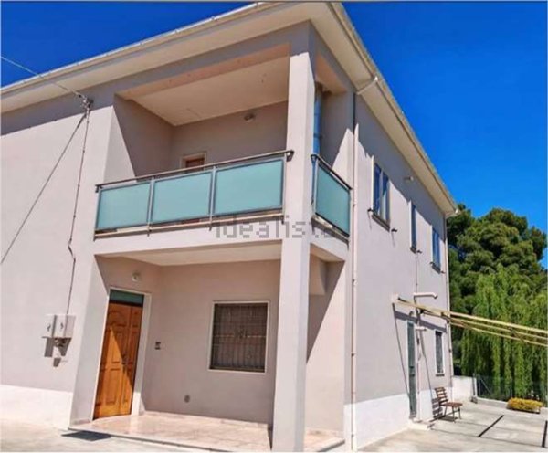 casa indipendente in vendita a Collecorvino
