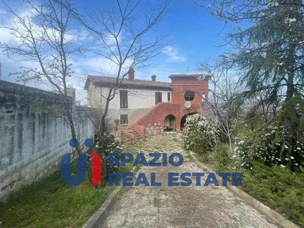 casa indipendente in vendita a Collecorvino