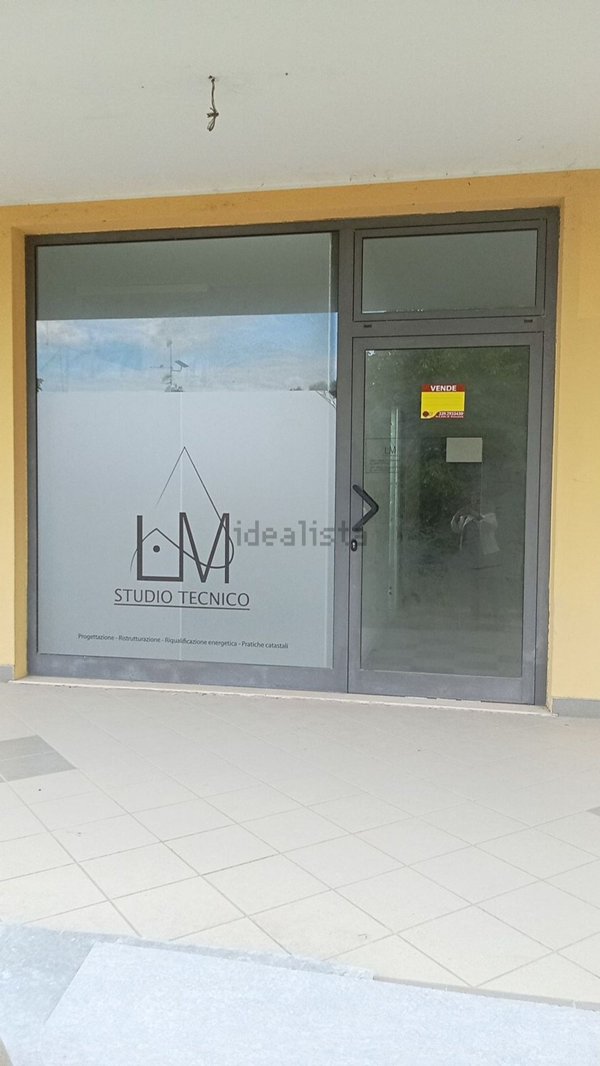 locale commerciale in vendita a Collecorvino