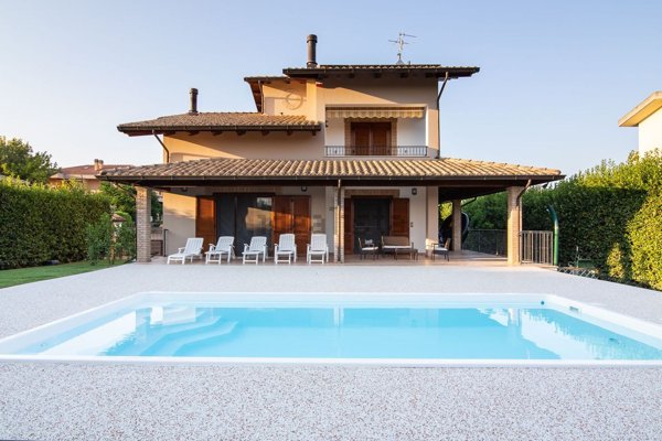 casa indipendente in vendita a Collecorvino