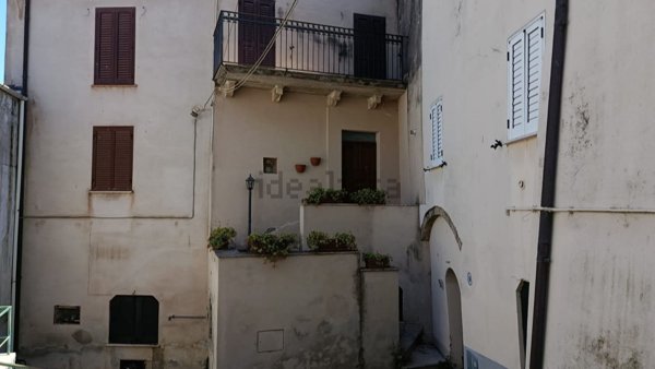 casa indipendente in vendita a Collecorvino