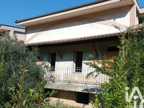 casa indipendente in vendita a Collecorvino in zona Raieta