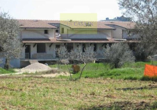 casa indipendente in vendita a Collecorvino in zona Raieta