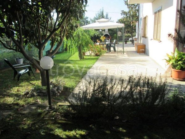 casa indipendente in vendita a Collecorvino in zona Campotino