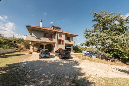 casa indipendente in vendita a Collecorvino in zona Santa Maria