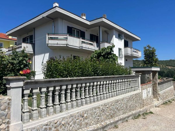 casa indipendente in vendita a Collecorvino