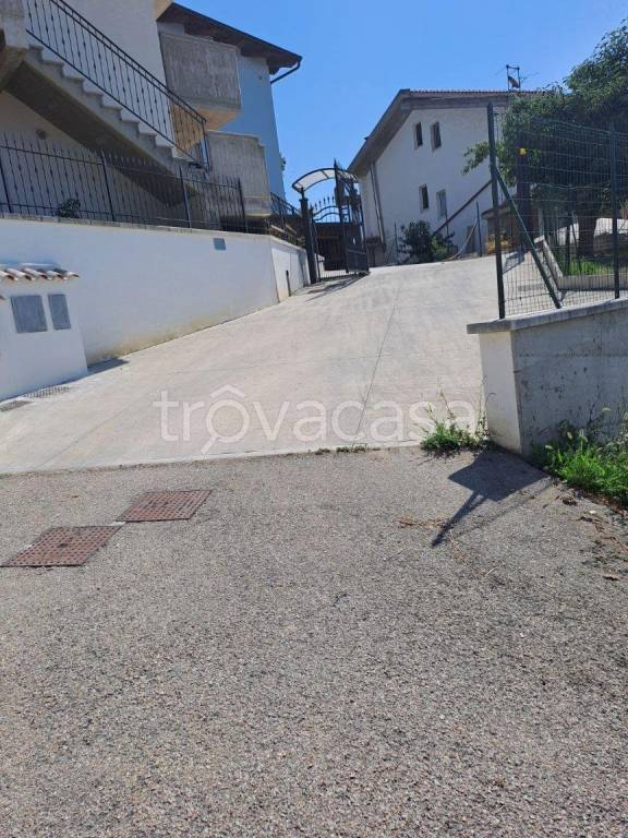 casa indipendente in vendita a Collecorvino