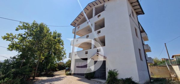 casa indipendente in vendita a Collecorvino in zona Barberi