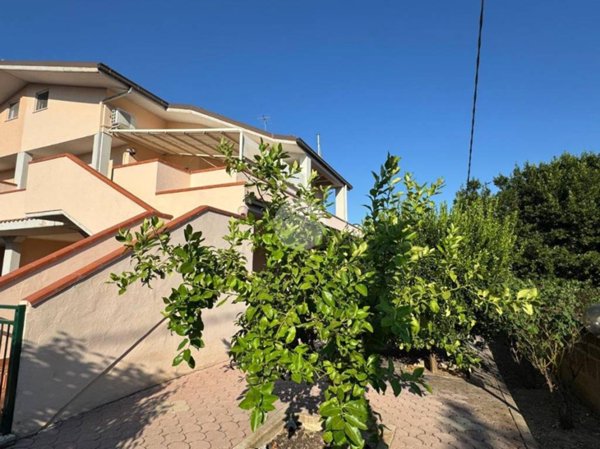 casa indipendente in vendita a Collecorvino in zona Barberi
