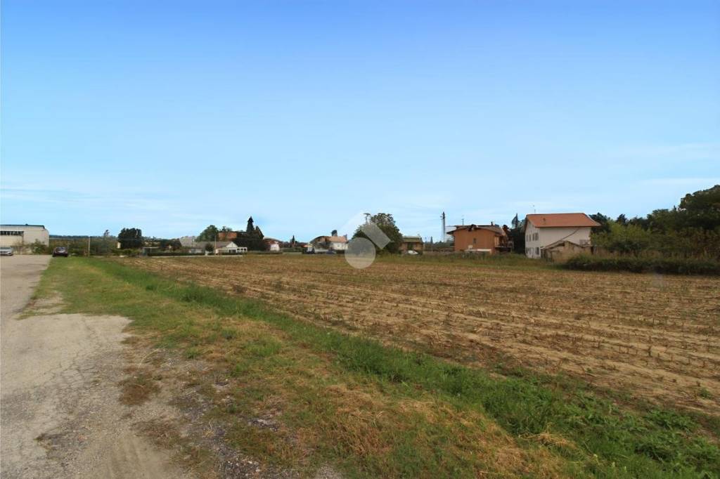 terreno edificabile in vendita a Collecorvino in zona Congiunti