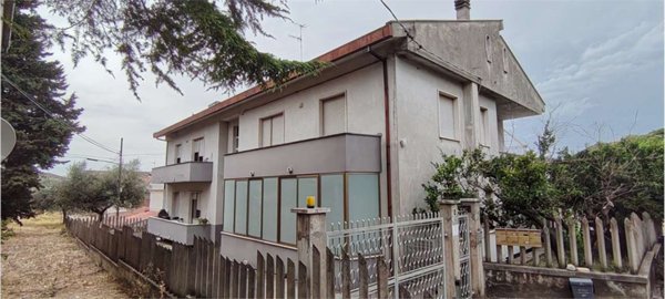 appartamento in vendita a Collecorvino in zona Santa Maria