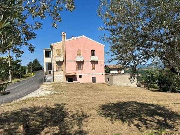 casa indipendente in vendita a Corvara
