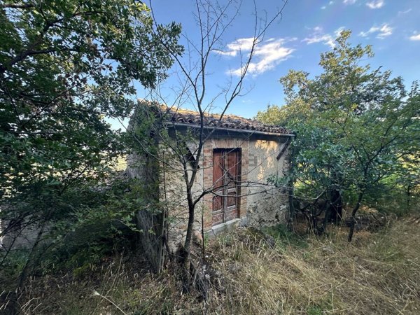 casale in vendita a Corvara in zona Vicenne