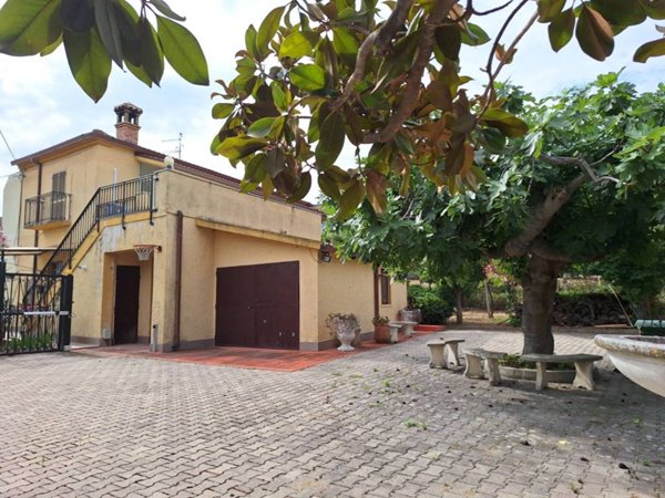 casa indipendente in vendita a Cugnoli in zona Vaccardo