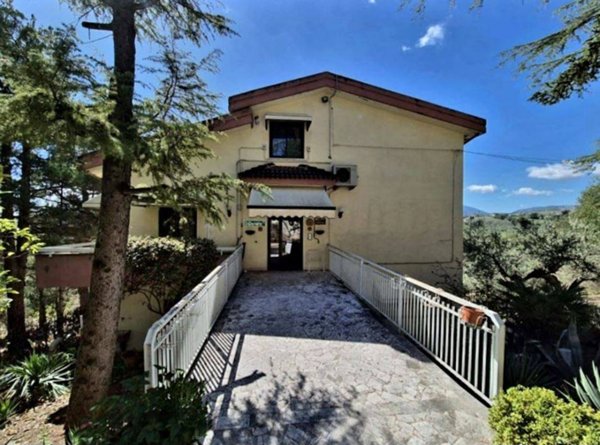 casa indipendente in vendita a Cugnoli in zona Arcitelli