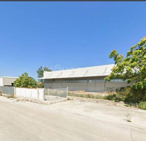 locale commerciale in vendita a Cugnoli