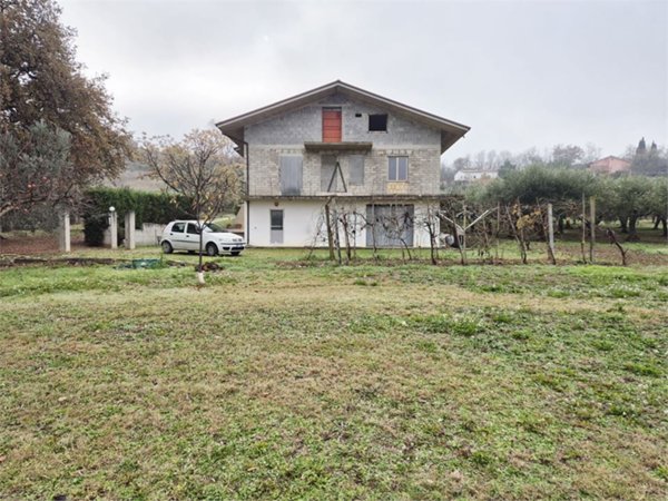 casa indipendente in vendita a Cugnoli in zona Colle della Torre