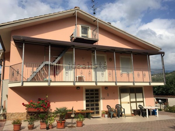 casa indipendente in vendita a Cugnoli in zona Piano Finocchio