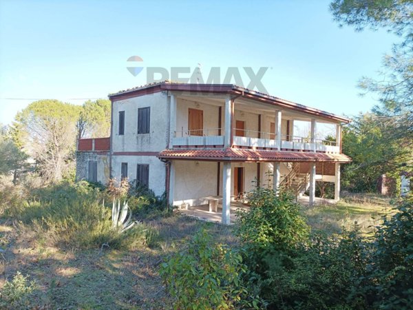 casa indipendente in vendita a Cugnoli in zona Piano Finocchio