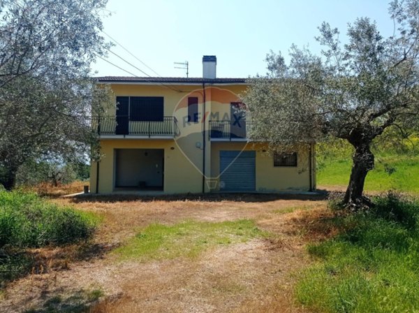 casa indipendente in vendita ad Elice